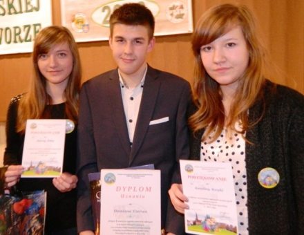 Młodzi turyści nagrodzeni
