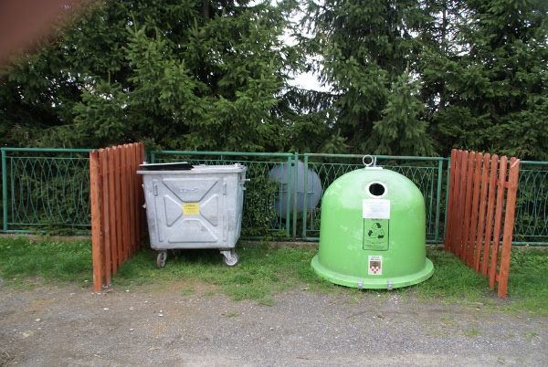 ODPADY KOMUNALNE NA CMENTARZACH