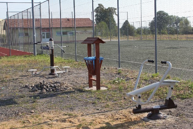 Siłownie zewnętrze w Męcince