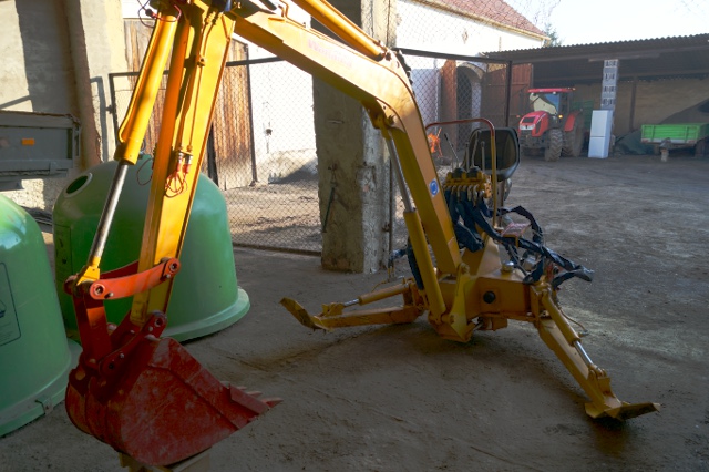 Ogłoszenie o sprzedaży ładowacza ciągnikowego