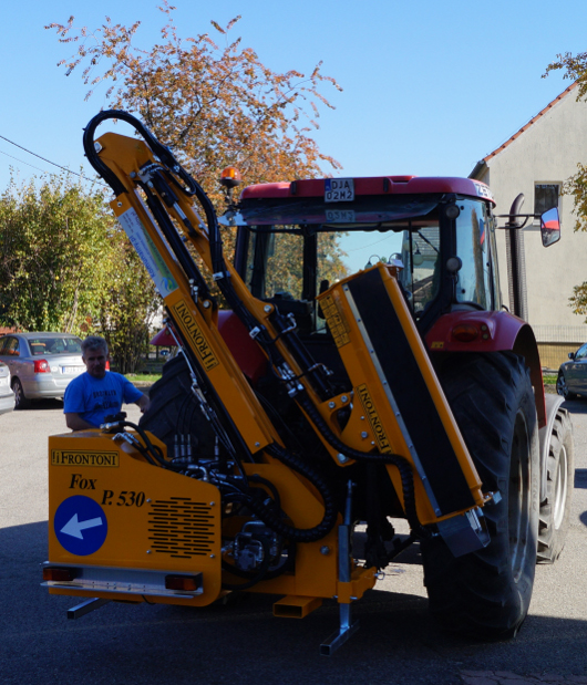 Kosiarka wysięgnikowa do koszenia poboczy w Gminie Męcinka
