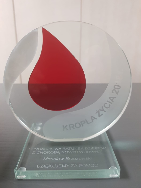 Mieszkańcy Gminy Męcinka pomagają chorym dzieciom – „Kropla życia” od Kliniki i Fundacji otrzymana