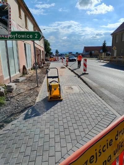 Chodnik w Małuszowie w budowie