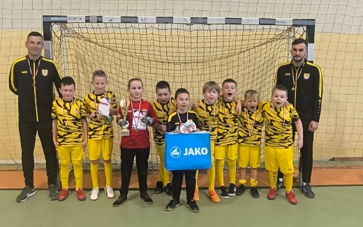 Nasi zawodnicy z pucharem