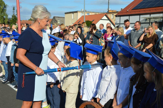 pasowanie pierwszoklasisci mecinka zdjecie