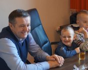 Choinka szczerości i dobrych intencji – przedszkolaki u wójta