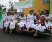 Na polanie siedzą jak anioł dzieweczki… - Wianki 2015 w Męcince