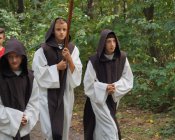 Pielgrzymka zabytkową Kalwarią w Męcince – po raz kolejny pielgrzymi okazali serce i solidarność 