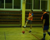 Świąteczny turniej piłki nożnej rodzice kontra dzieci w Męcince