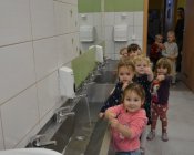 Nowoczesne umywalnie w przedszkolu w Piotrowicach