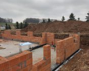 Rosną mury świetlicy wiejskiej w Myślinowie