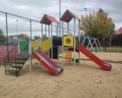Na terenie Gminy Męcinka powstaje pięć nowoczesnych placów zabaw dla dzieci