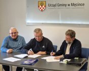Umowa na modernizację gminnych dróg osiedlowych w Słupie i Nowej Męcince podpisana